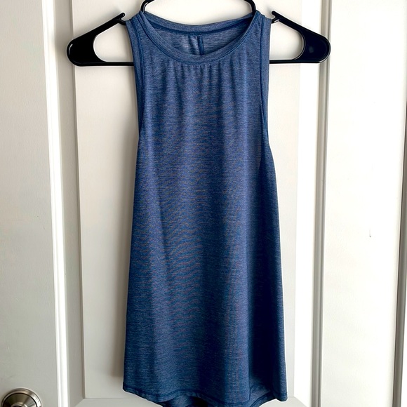 Lululemon workout Tank - Picture 1 of 3